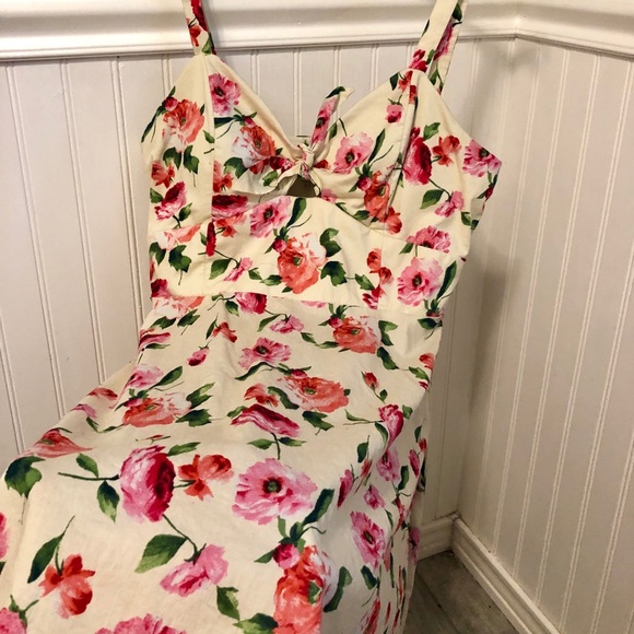 💛5/$20💛 Retro-Inspired Knot-Front Dress - Picture 6 of 8